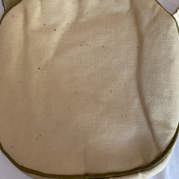 Vintage Embroidered Crossbody Bag with Child Design - Picture 5 of 7